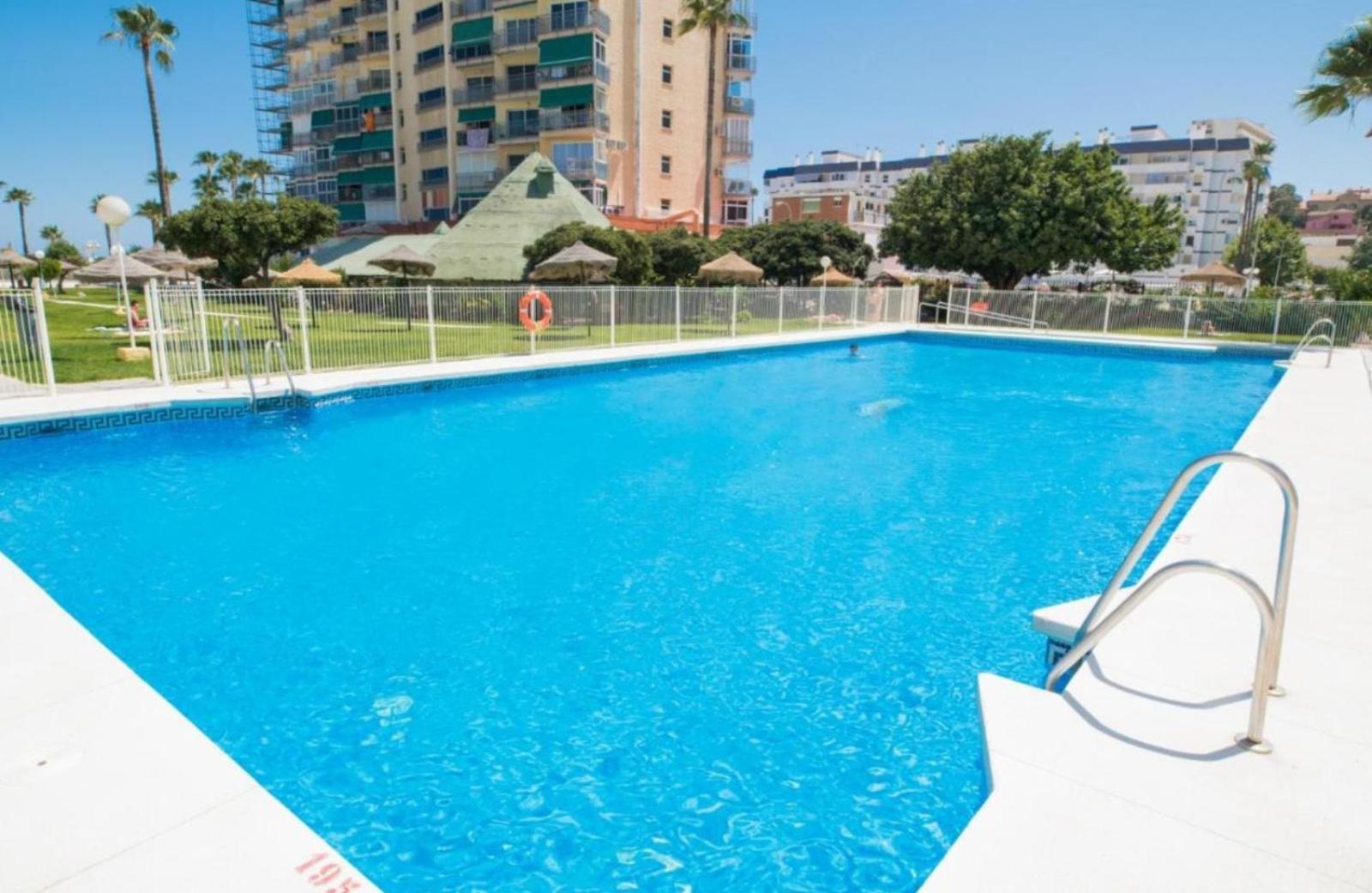Estudio Recien Reformado En Primera Linea De Playa Appartement Benalmádena Buitenkant foto